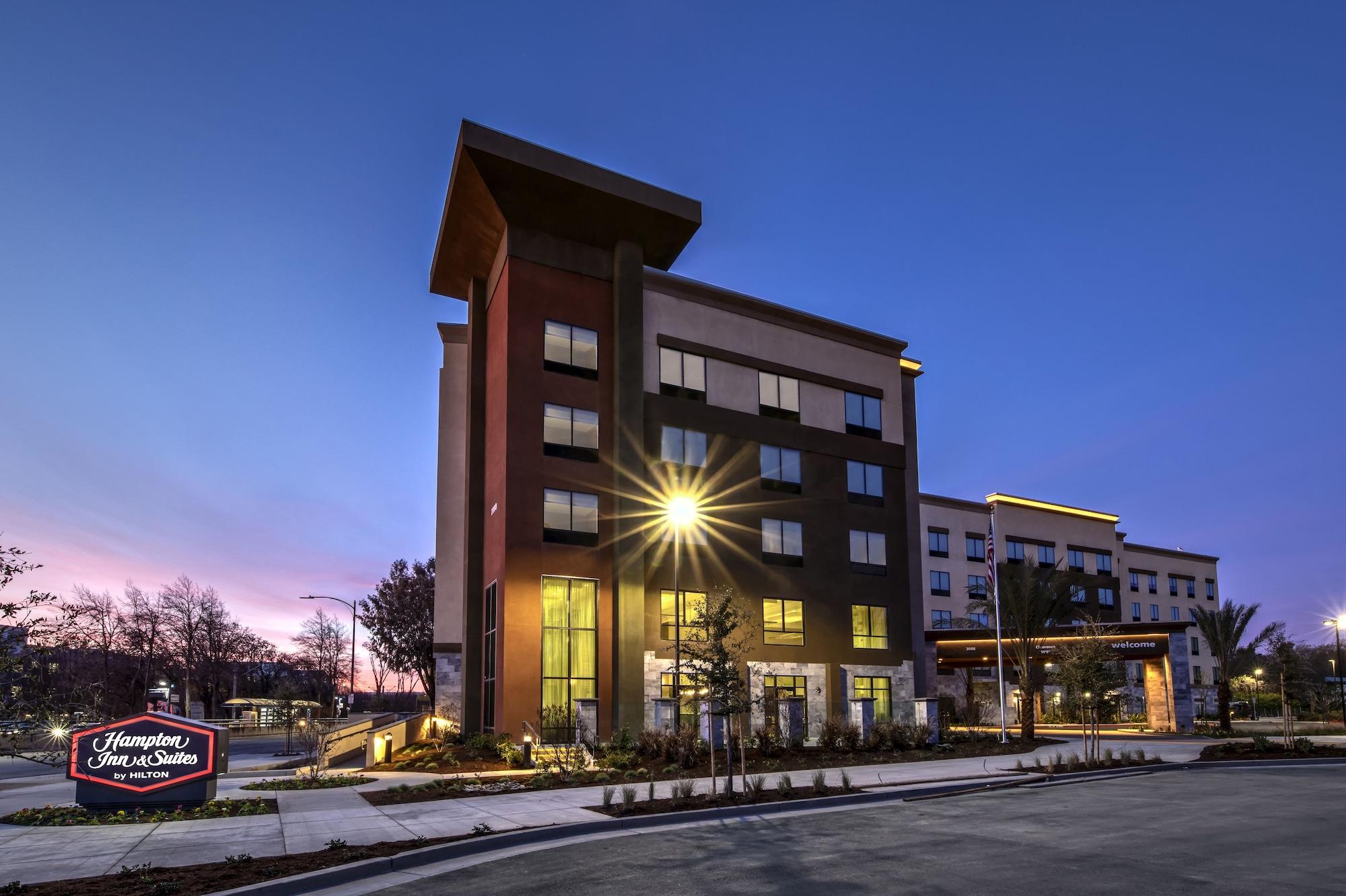Hampton Inn & Suites San Jose Airport Exterior photo