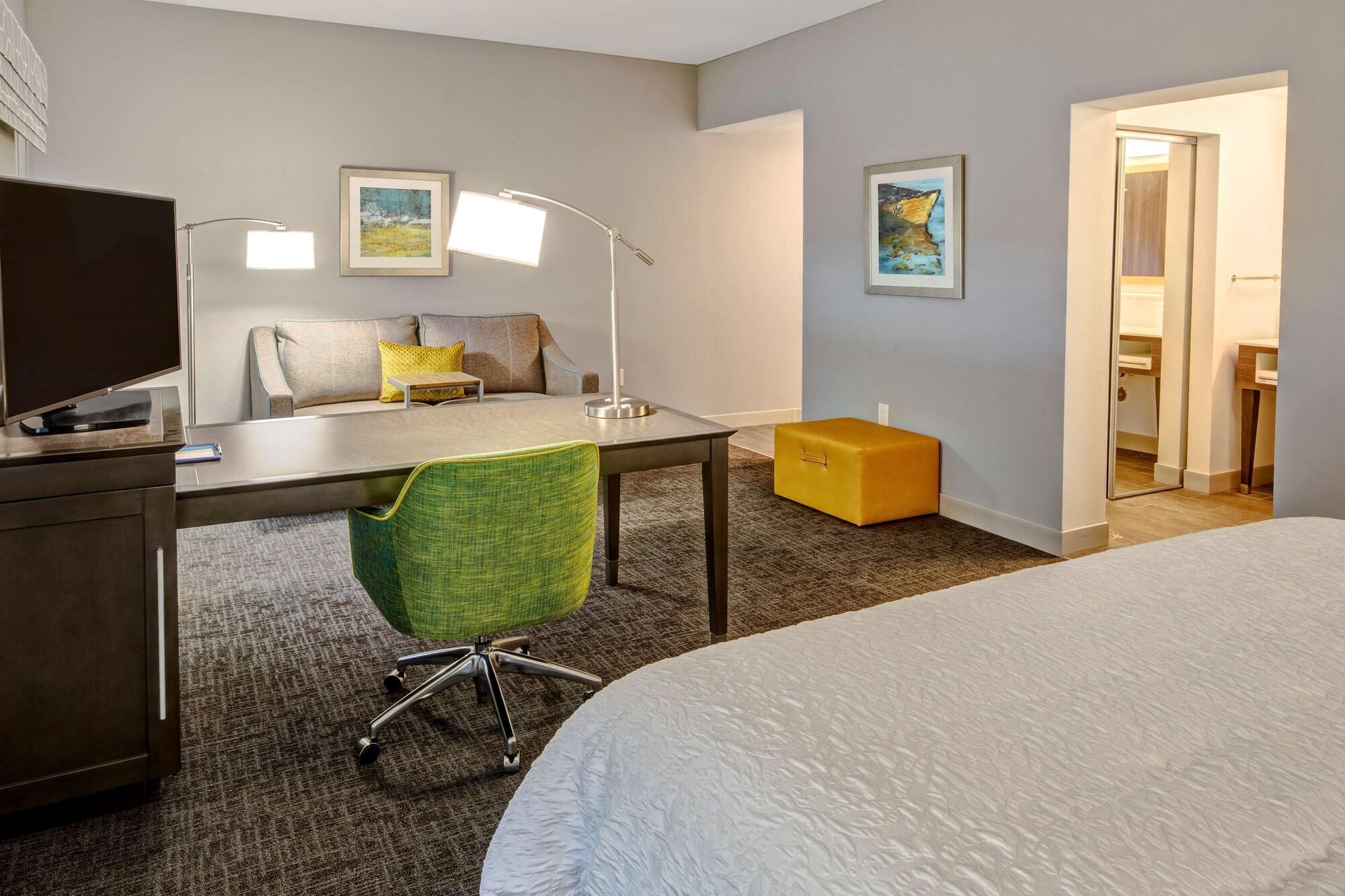 Hampton Inn & Suites San Jose Airport Exterior photo