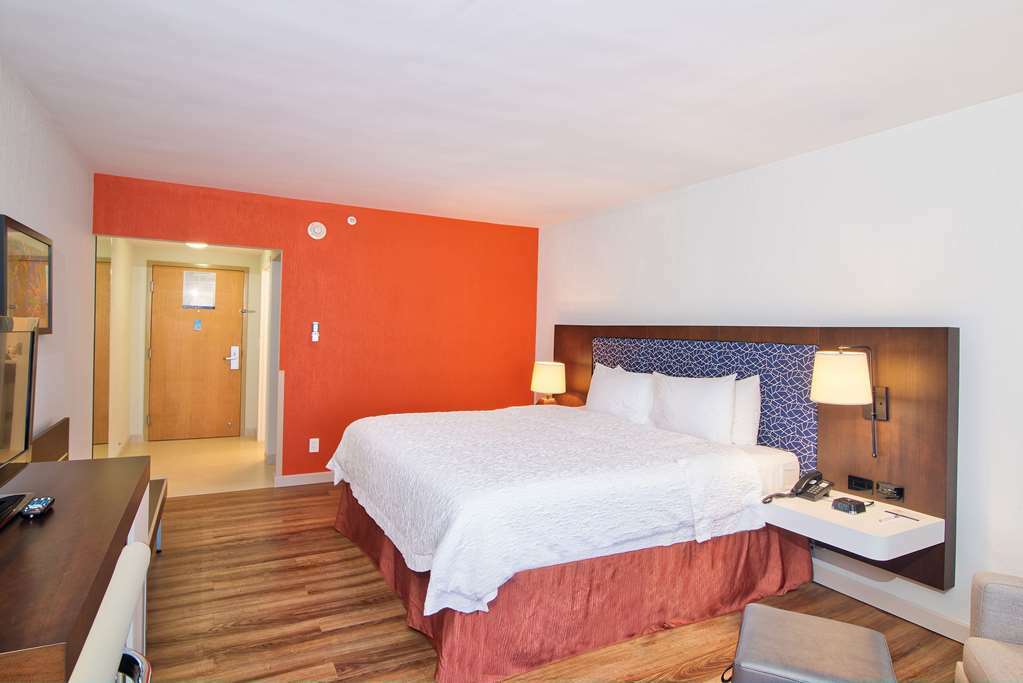 Hampton Inn & Suites San Jose Airport Room photo